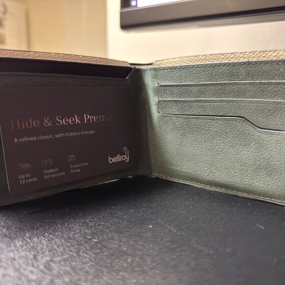 Belloy Hide & Seek - Lo Premium Leather Wallet - Picture 2 of 3